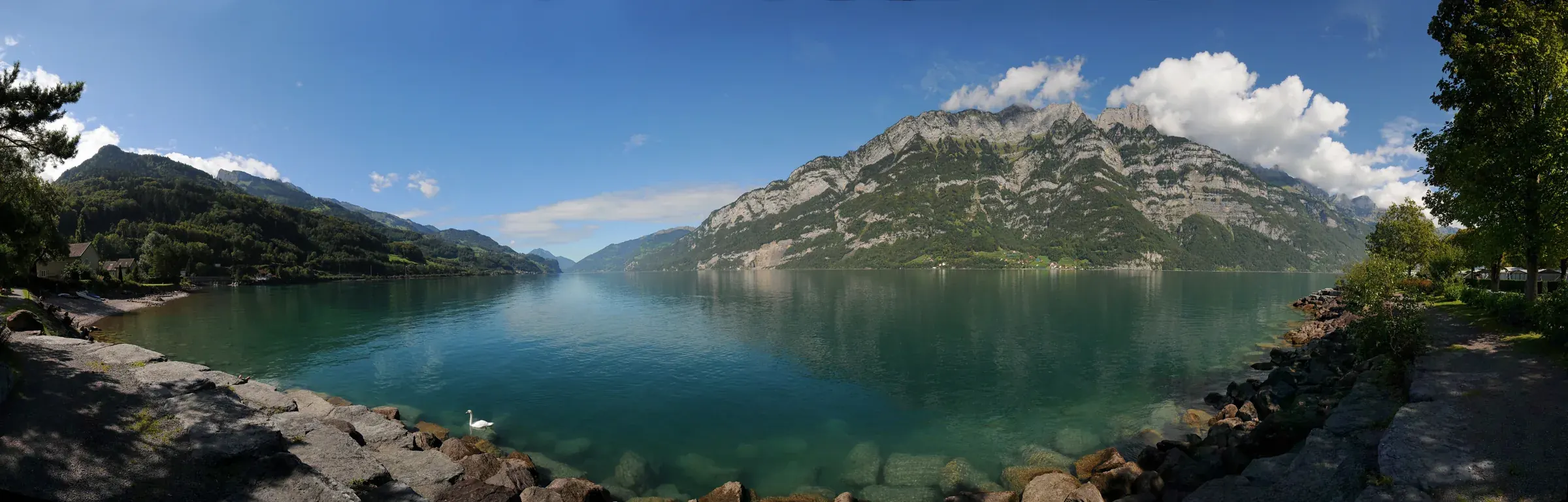 Ultraweites Panorama des Walensees bei Murg mit den Churfirsten